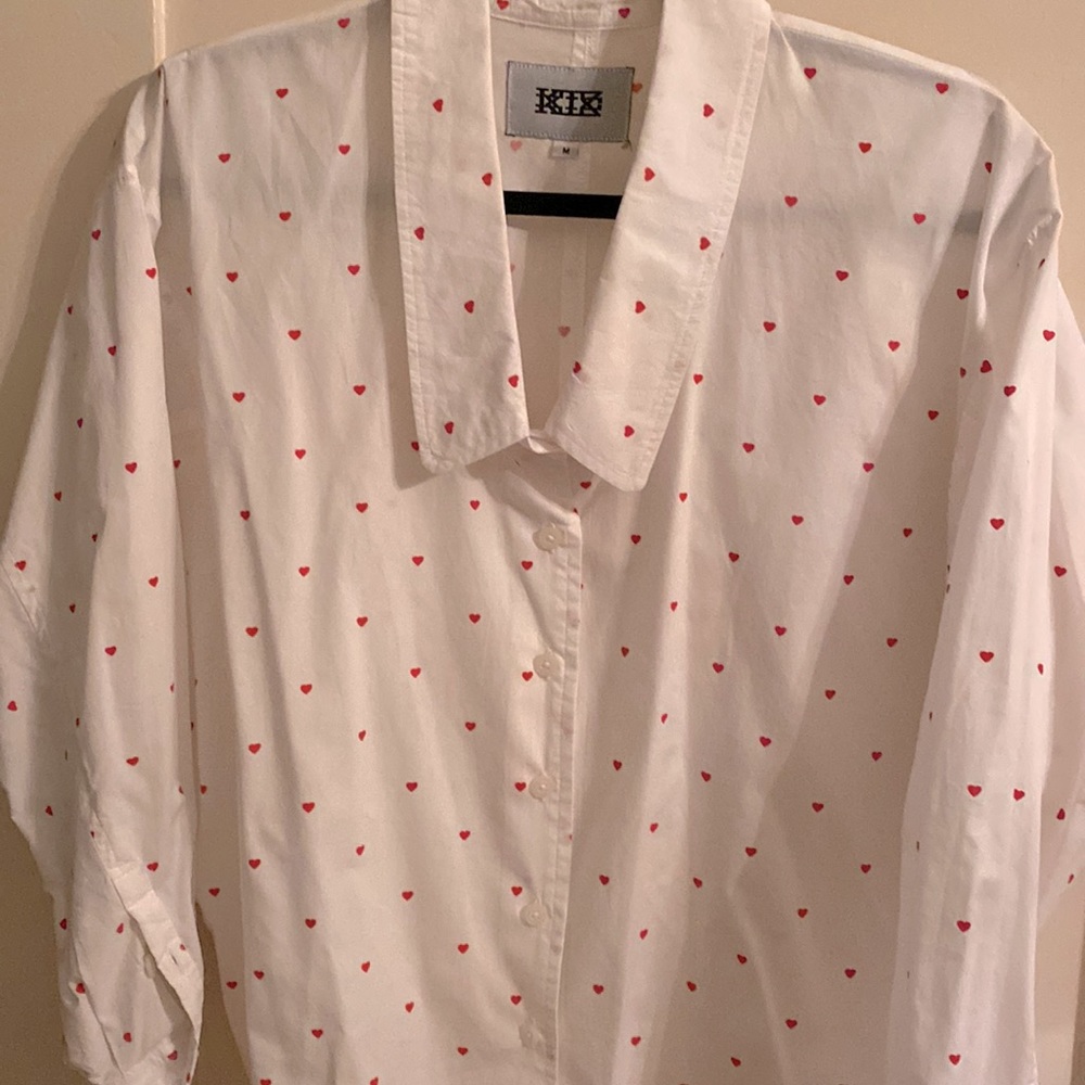 Crisp white blouse tiny red ♥️